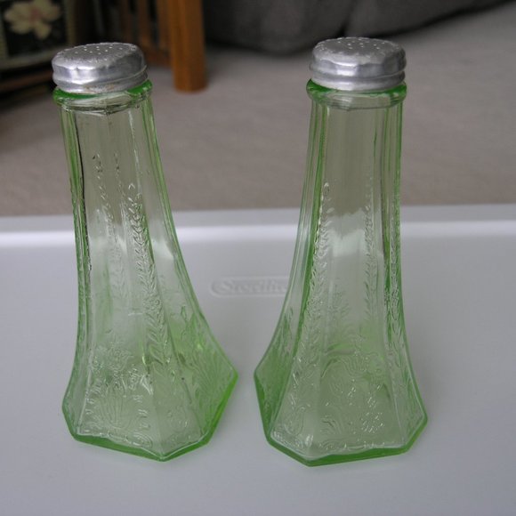 Anchor Hocking Other - Glass Shakers  Princess pattern  Set of 2